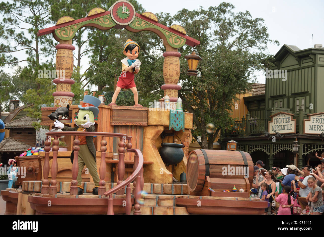 Le royaume magique célébrer un rêve viennent vrai Pinocchio parade float Banque D'Images