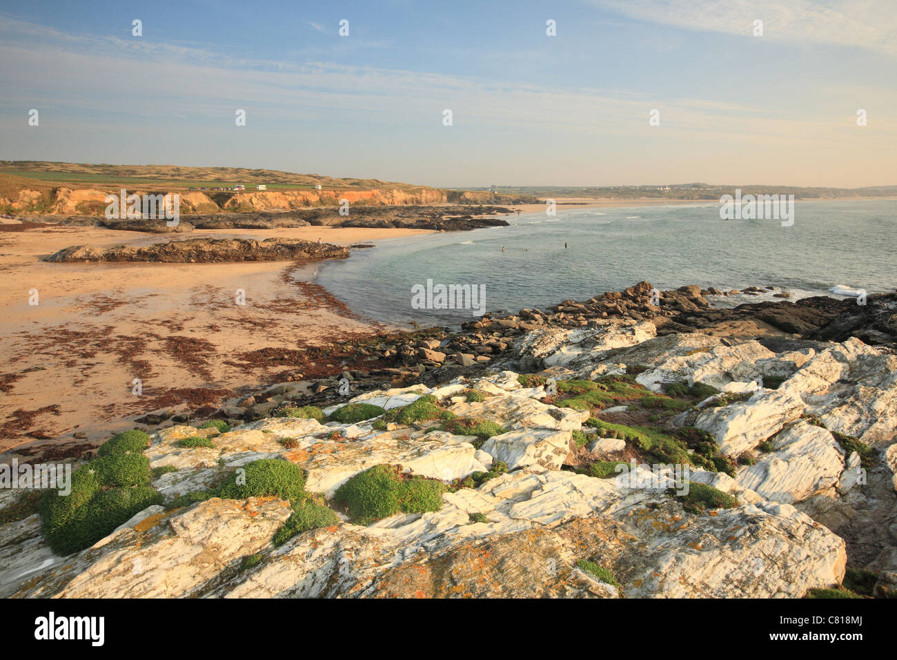 Vue depuis la plage de rochers de Godrevy dans toute la baie de St Ives, Cornouailles du Nord, Angleterre, RU Banque D'Images