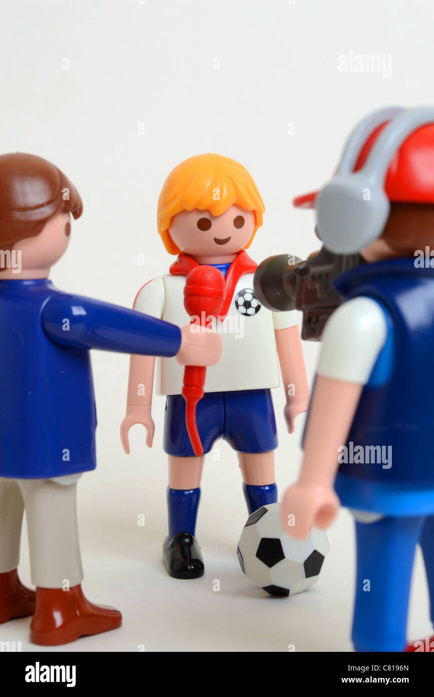 Playmobil Angleterre Football player joueur de football Interview TV journalisme journaliste cameraman pundit sports Banque D'Images