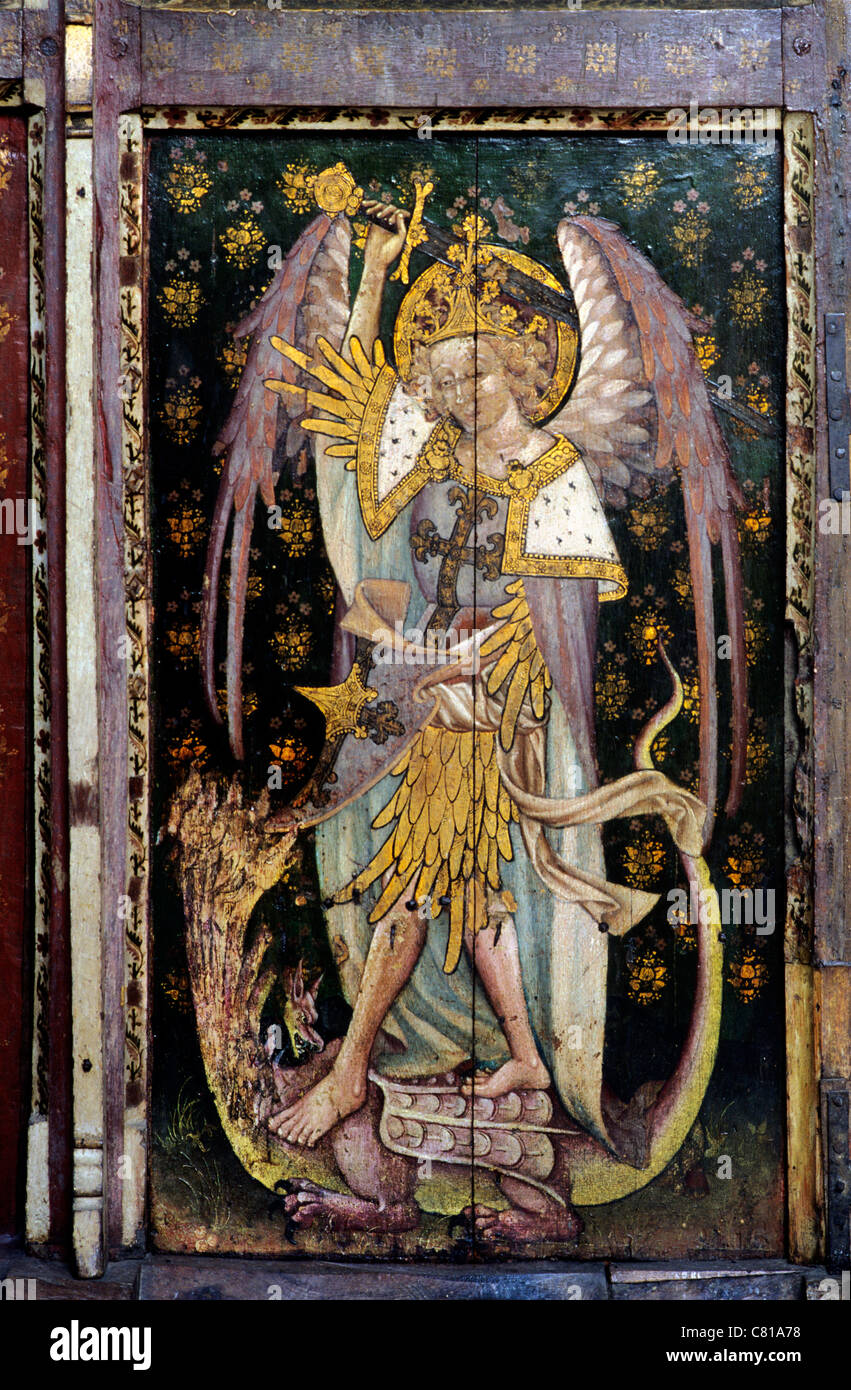 Ranworth, Norfolk, jubé, l'Archange Saint-Michel terrassant le dragon, dirigé plusieurs écrans anglais peinture médiévale Banque D'Images