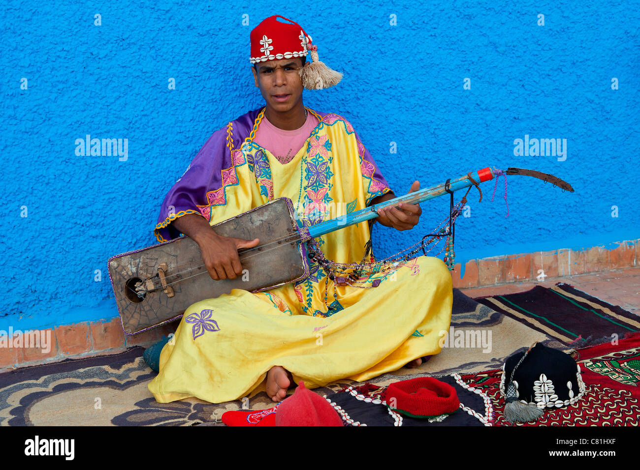 Maroc, Rabat, musicien dans la Kasbah des Oudaias Banque D'Images