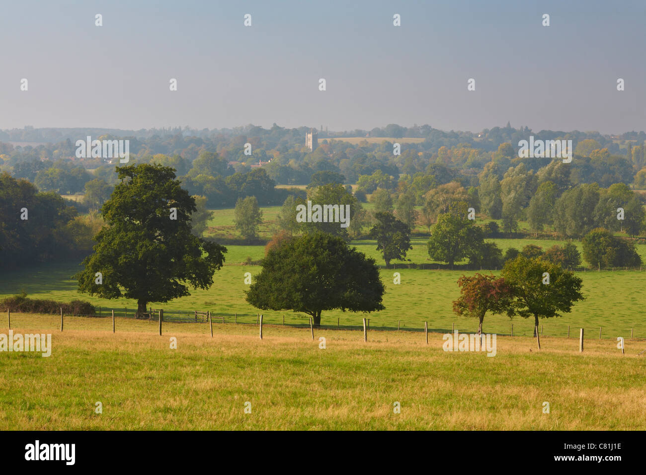 Dedham Vale au début de l'automne à la frontières Suffolk Essex Dedham vers l'église de St Mary de Moyen-orient Flatford Bergholt Banque D'Images