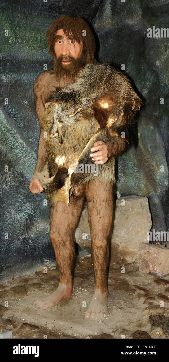 L'Homo erectus en grotte préhistorique Leba Park (parc à thème), Pologne Banque D'Images