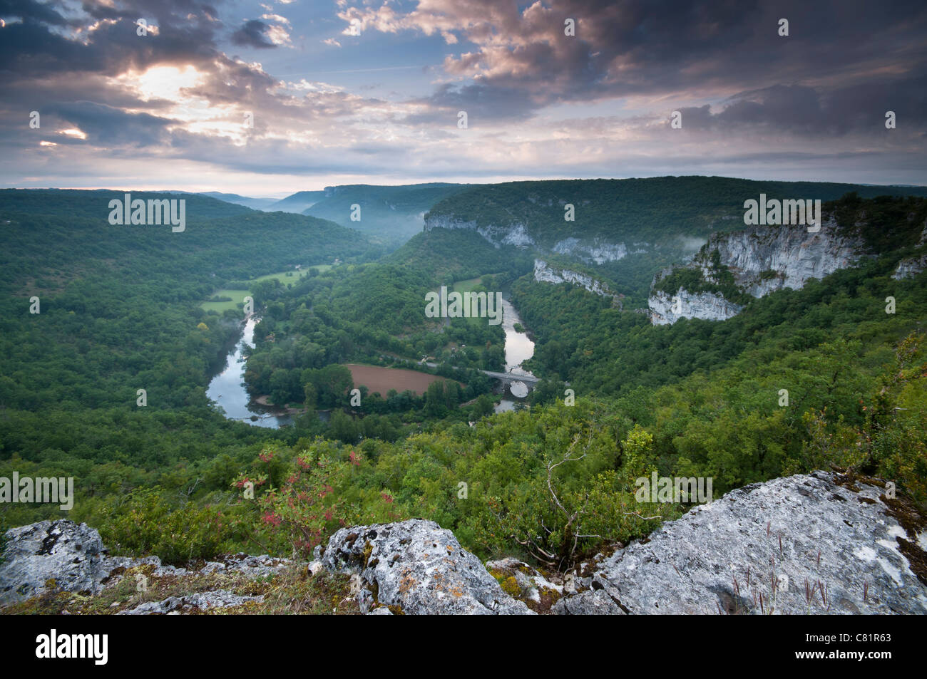Gorges de l'Aveyron, près de St-Antonin Noble-Val, Tarn-et-Garonne, Midi-Pyrénées, France Banque D'Images