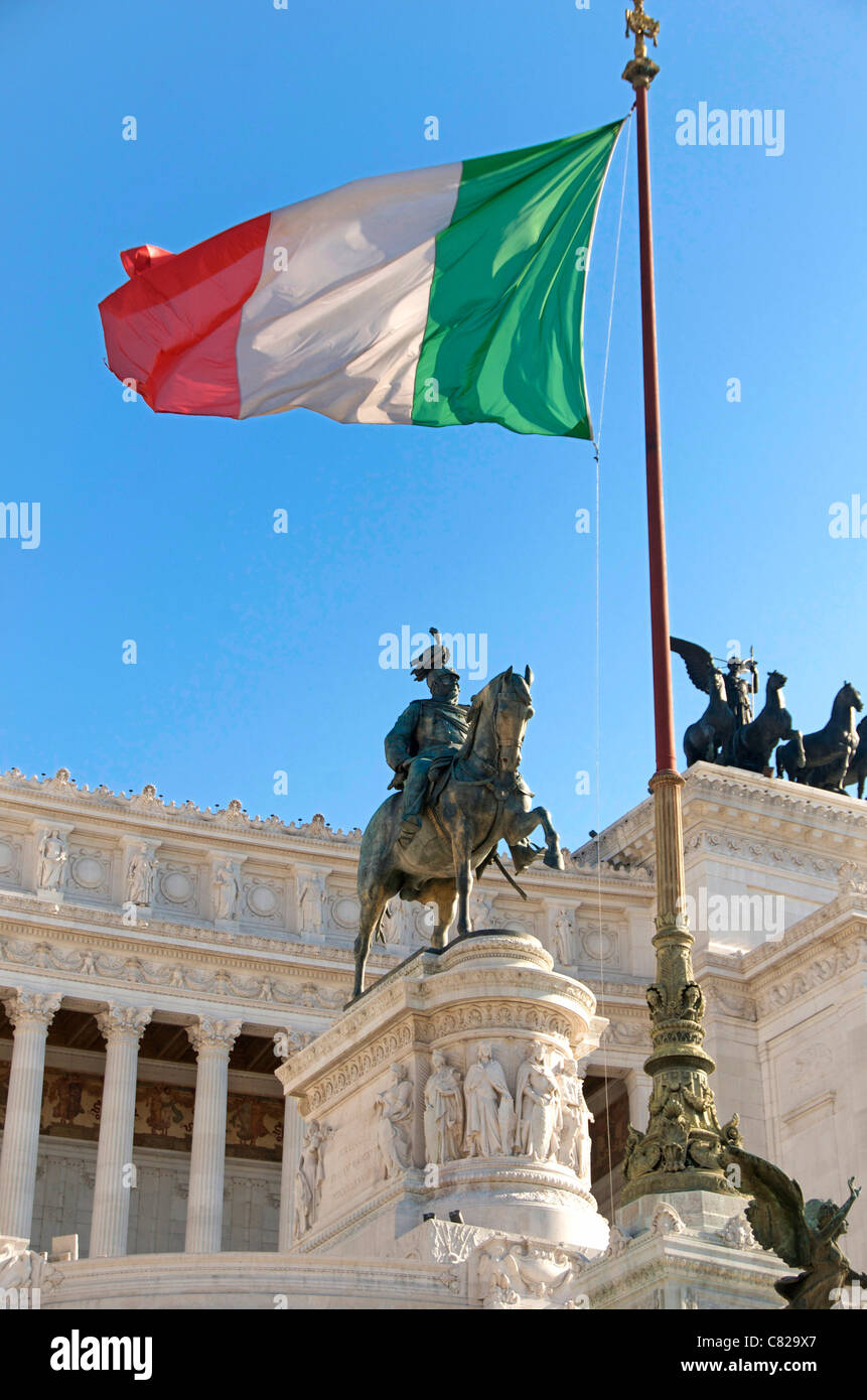 Monument, près de l'une des statues sur le monument à Victor Emmanuel II, Rome, Italie, Europe Banque D'Images