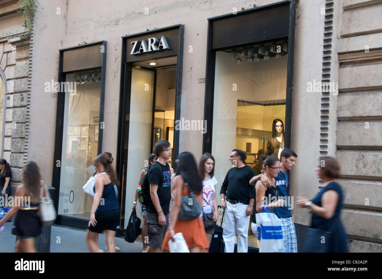 Boutique Zara, Rome, Italie Photo Stock - Alamy