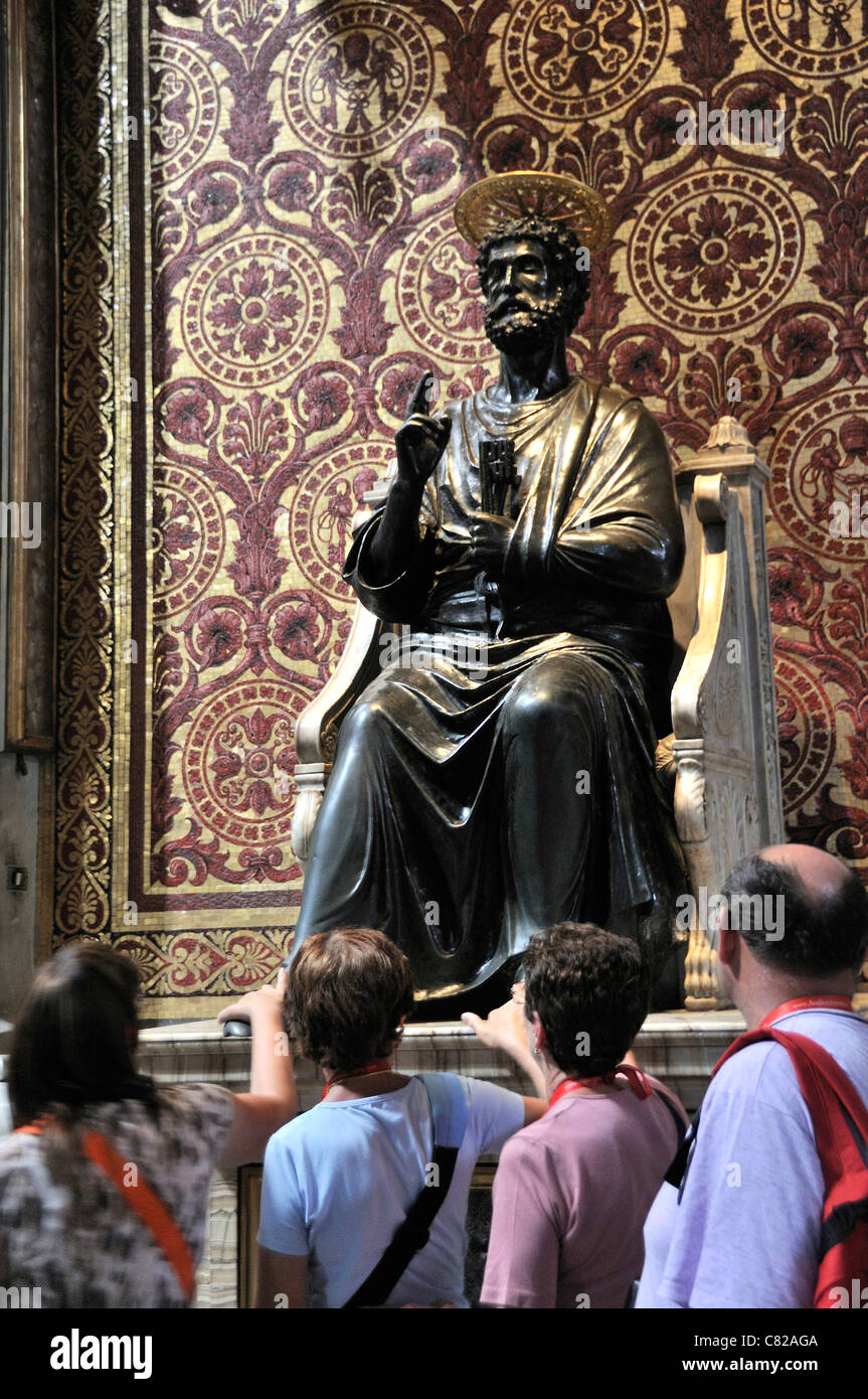 Place Saint Pierre, Petrus, la Basilique Saint-Pierre, Vatican, Rome, Latium, Italie, Europe Banque D'Images