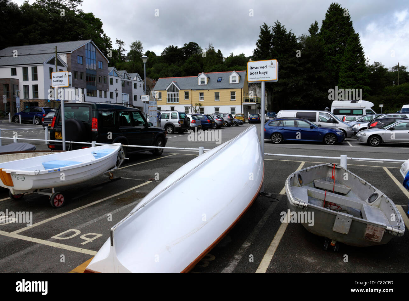 Bateau bateaux en stationnement en parking ferry, Fowey , Cornouailles , Angleterre Banque D'Images