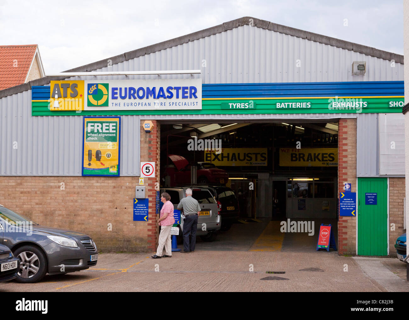 ATS Euromaster garage en UK Banque D'Images