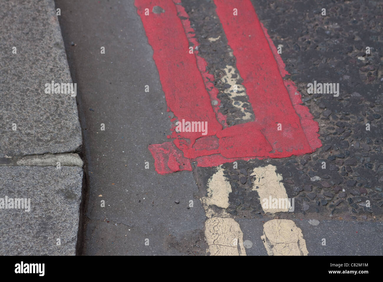 Red route des interdictions de stationnement dans le centre de Londres Banque D'Images