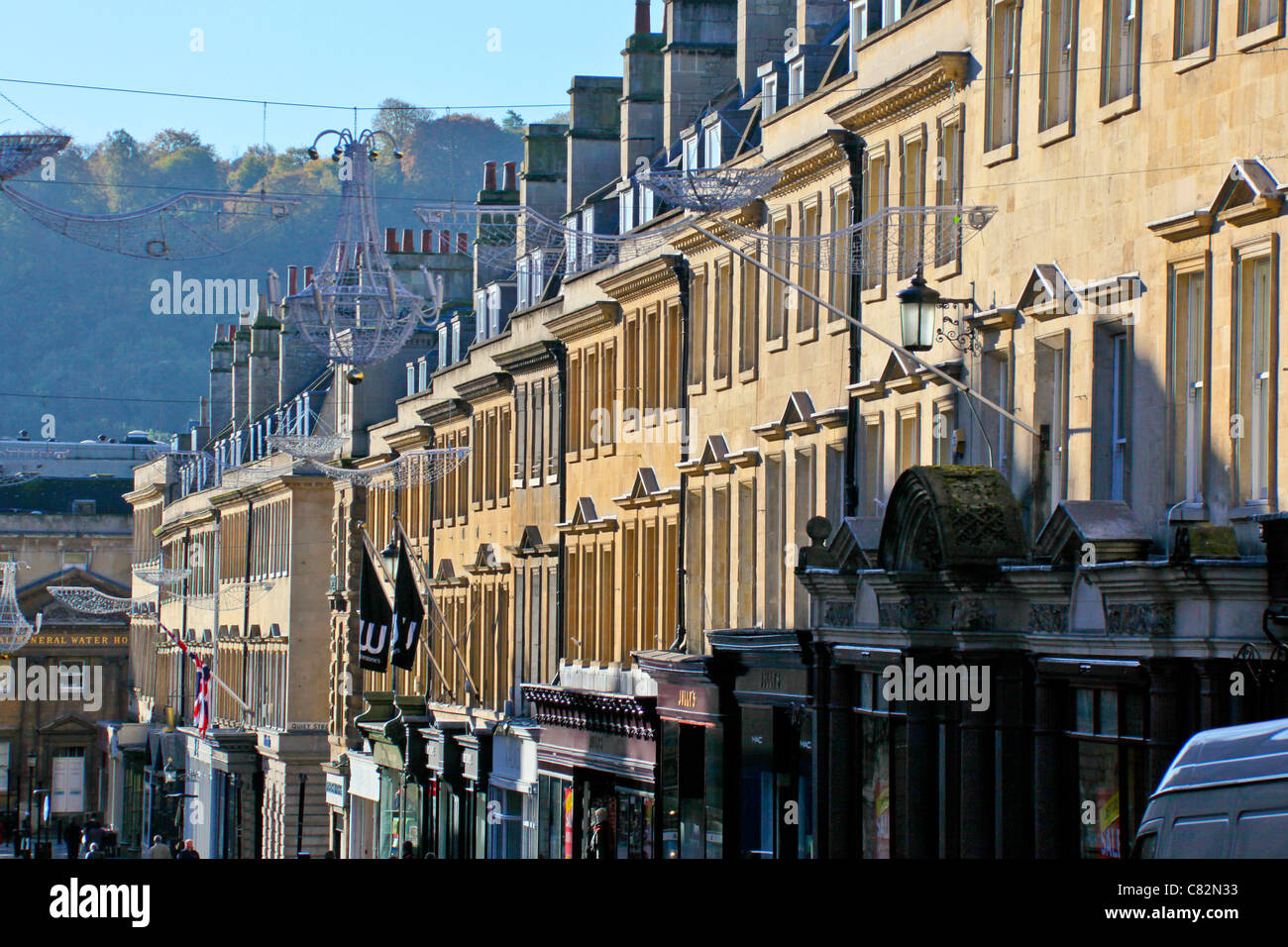 Le soleil d'automne s'allume l'élégante terrasse géorgienne sur Milsom Street, Bath, N.E.Somerset. Angleterre, Royaume-Uni Banque D'Images