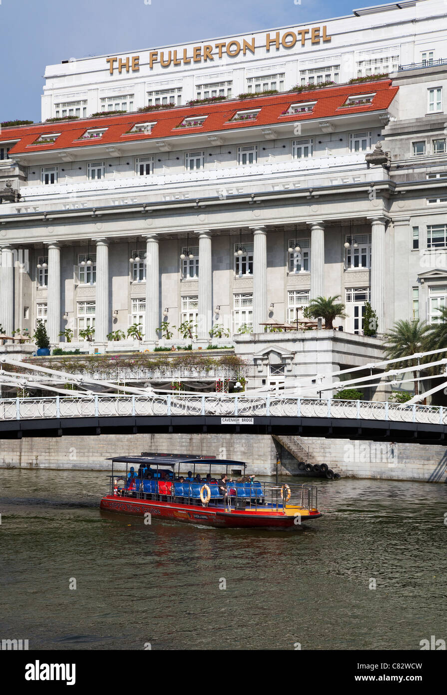 River Cruise et Fullerton Hotel, Singapore Banque D'Images