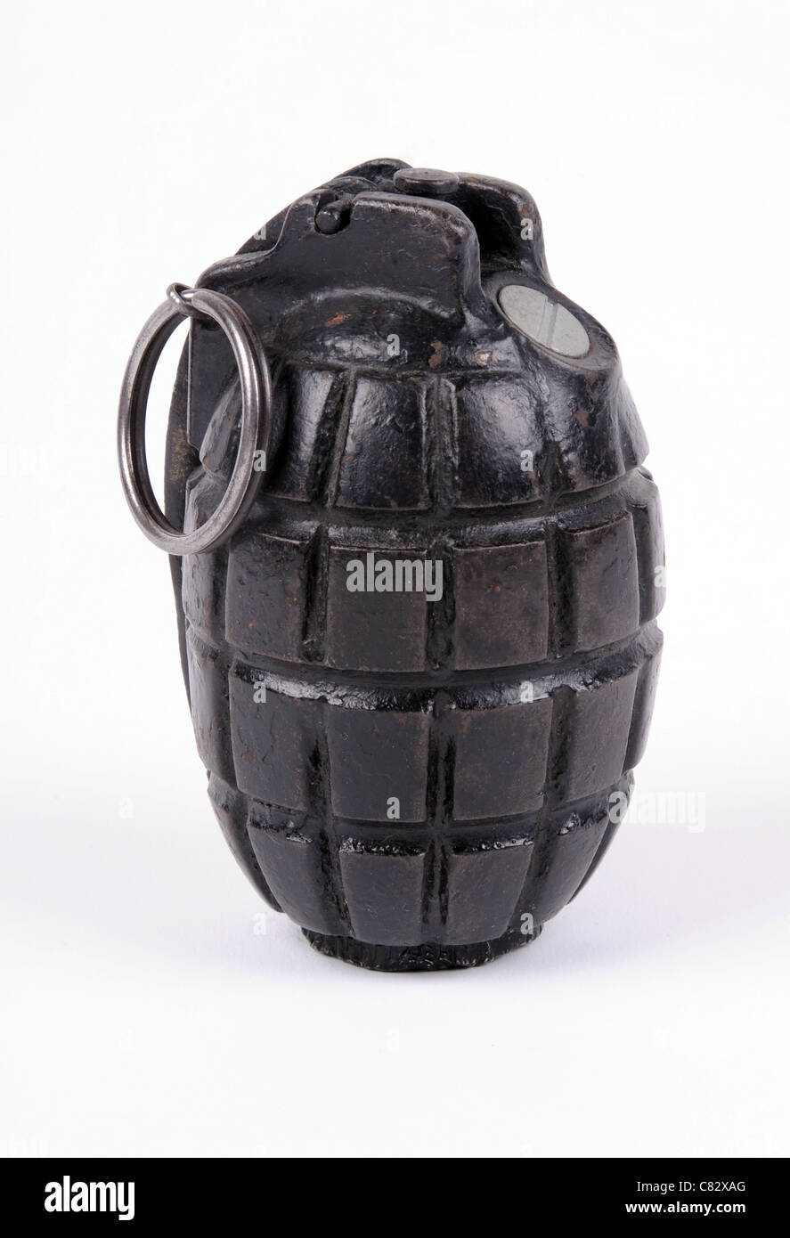 Un Mills No5 Mk.I fragmentation grenade à main défensive ou bombe Mills' de la PREMIÈRE GUERRE MONDIALE, vintage. Banque D'Images