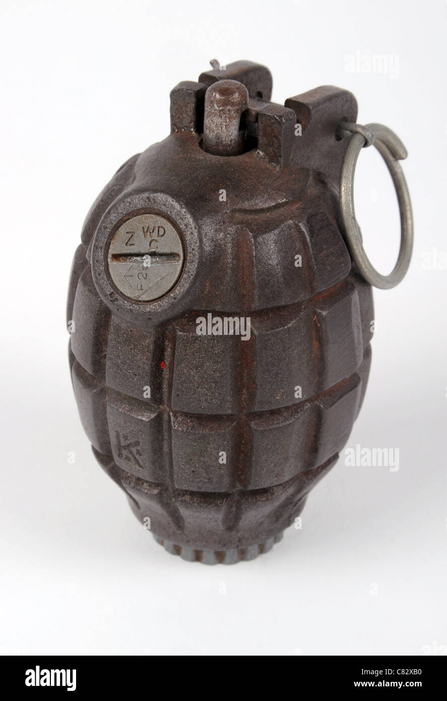 La seconde guerre mondiale aucune fragmentation Mills36 grenade à main défensive. Banque D'Images