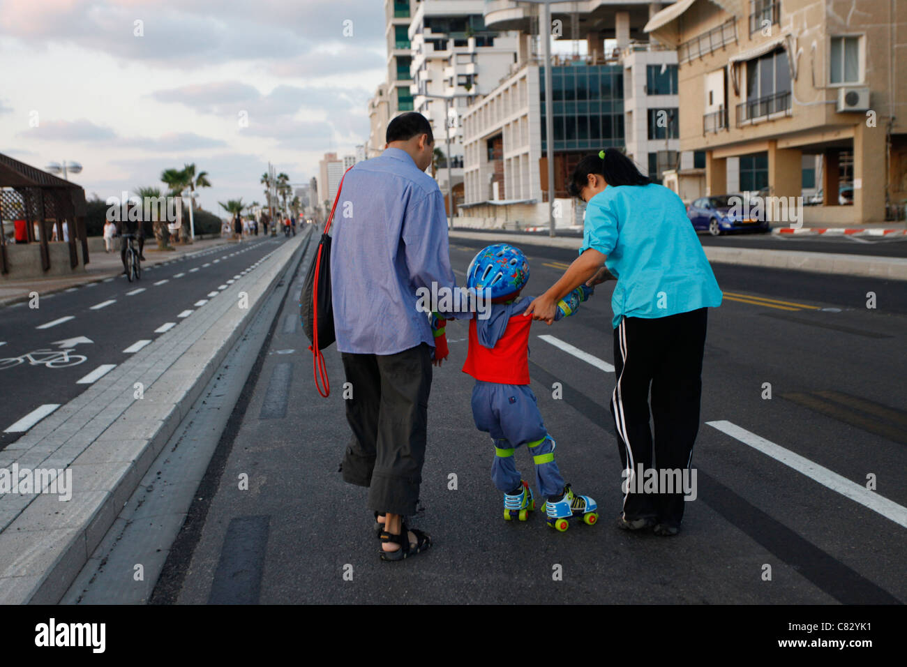 Une famille du Myanmar à Tel Aviv, Israël Banque D'Images