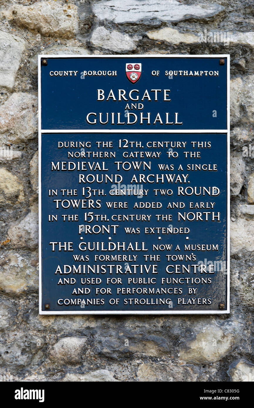 Inscrivez-vous pour la passerelle médiévale Bargate dans le centre-ville, Southampton, Hampshire, England, UK Banque D'Images
