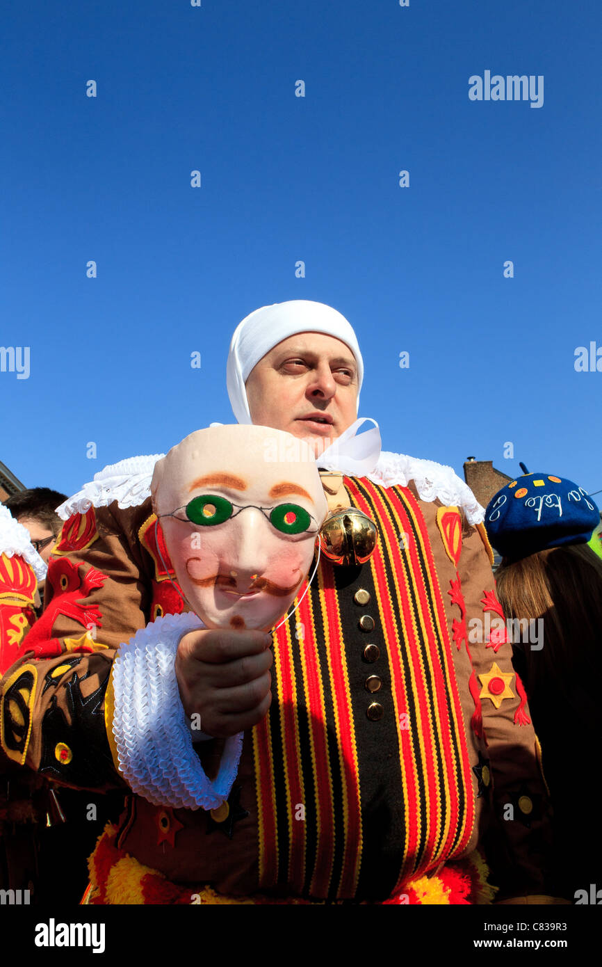 Carnaval de Binche Belgique festival participants couvre-chef traditionnel costumes costume coloré couleur couleur affichage des personnes Banque D'Images