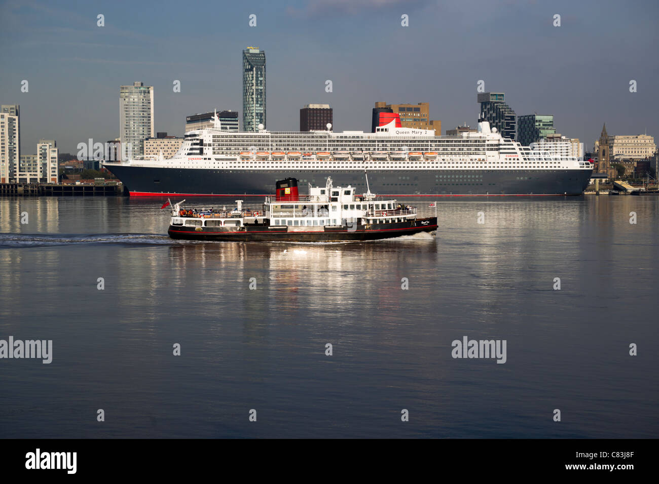 Le Queen Mary 2 visites Liverpool. Banque D'Images