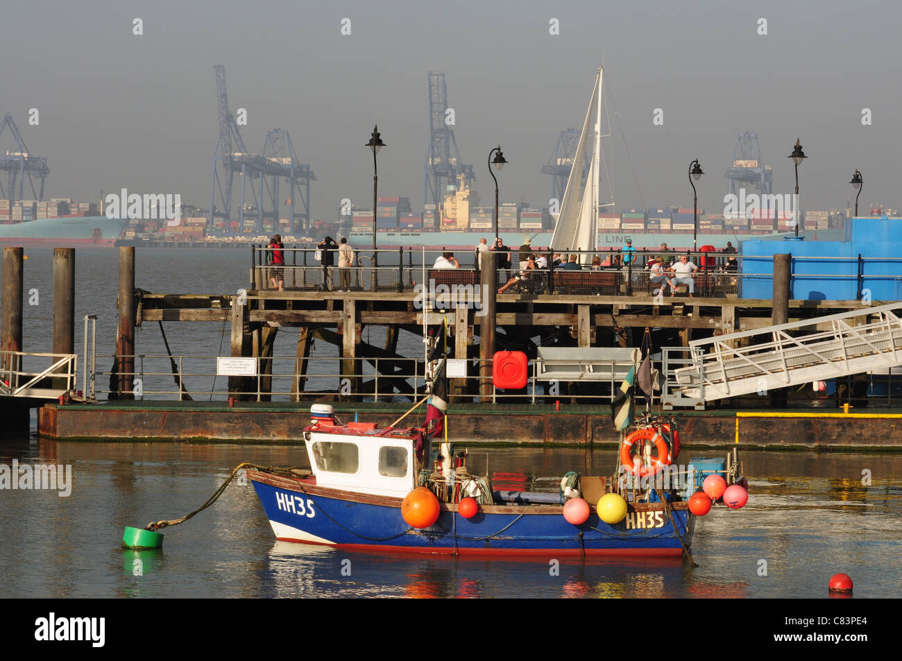 Port de Harwich Essex à plus de Felixtowe Suffolk sur la rivière Orwell Banque D'Images