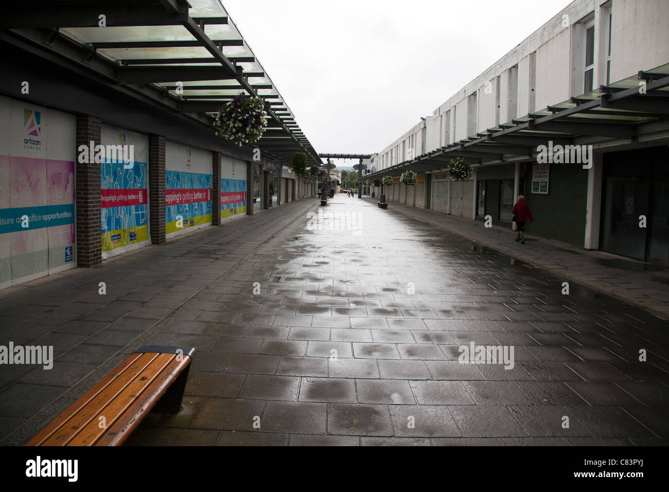 Centre commercial de Dumbarton rares La plupart des magasins fermés à la mi semaine triste lieu déprimant Banque D'Images