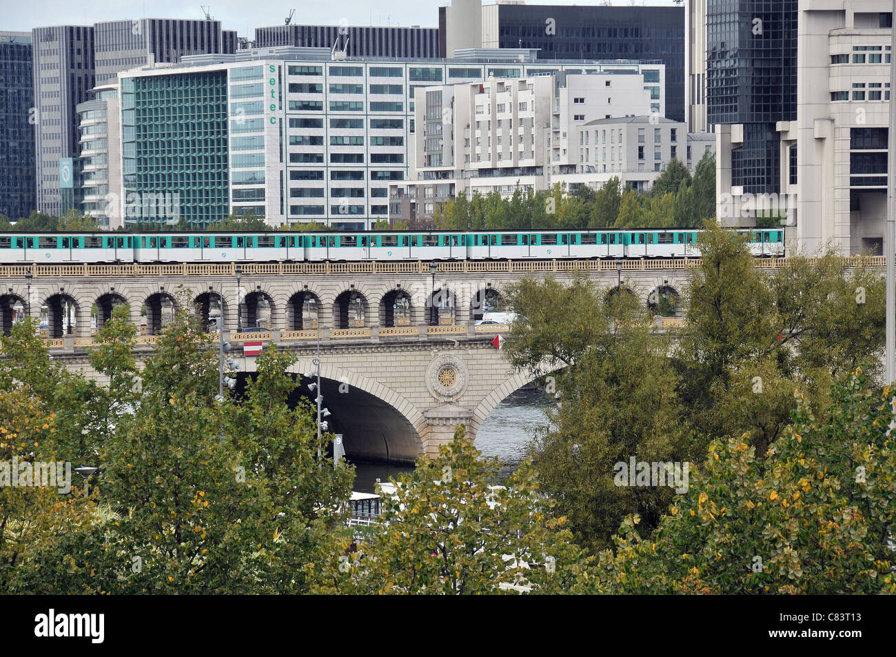 Le métro Pont de Bercy paris France Banque D'Images