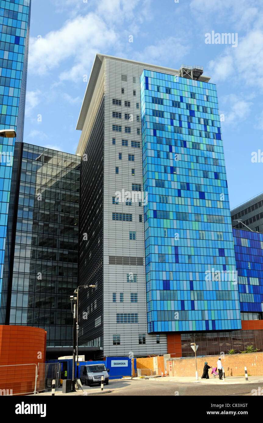 Gratte-ciel moderne hôpital NHS d'extérieur de bâtiment au Royal London Hospital fournissant des soins de santé dans et autour de Whitechapel Tower Hamlets East London UK Banque D'Images