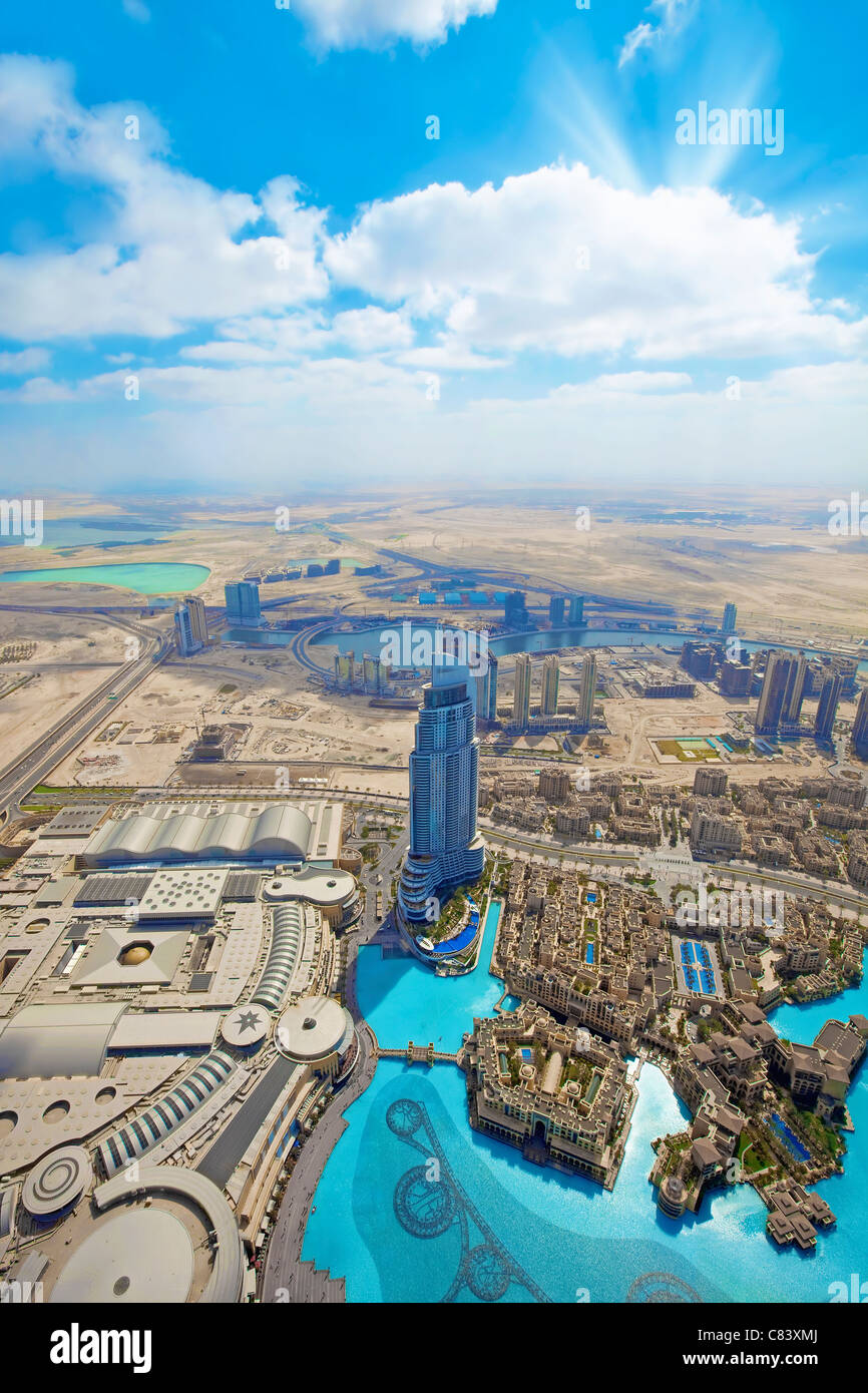 Voir plus de gratte-ciel et des routes dans la ville de Dubaï Banque D'Images