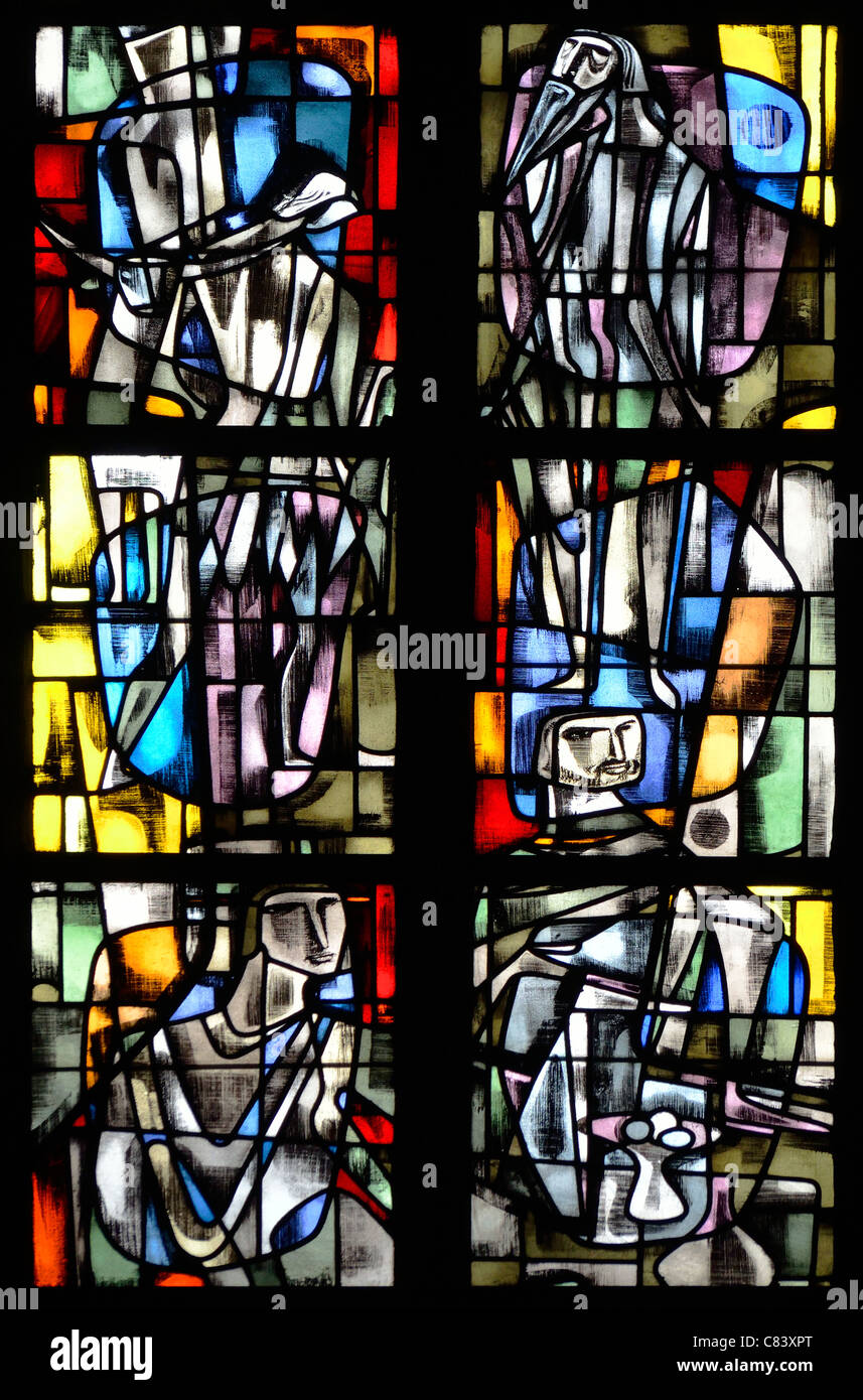 Bruxelles, Belgique. Eglise de Notre Dame de Bonne Secours / Eglise Notre Dame de l'assistance - vitrail moderne Banque D'Images