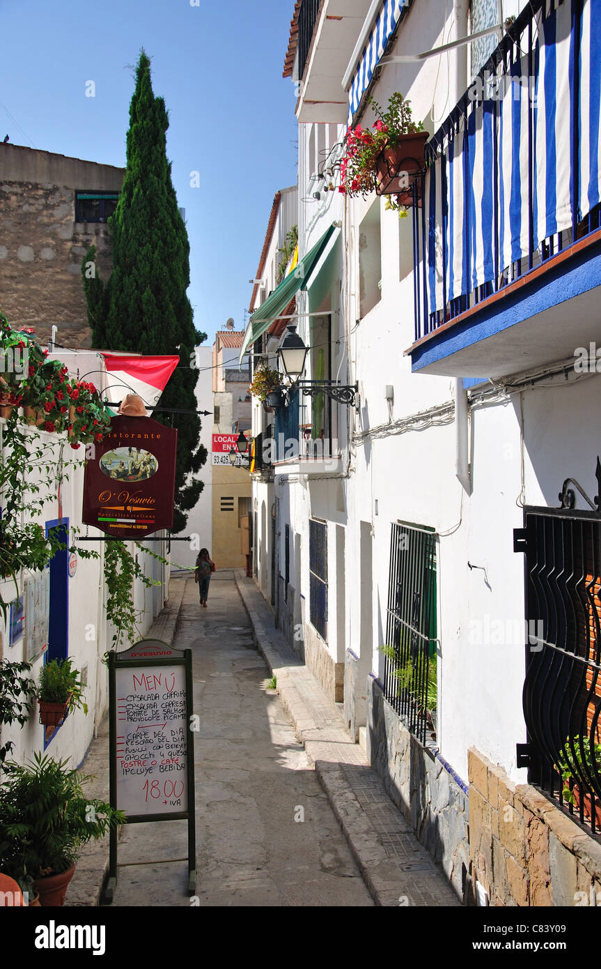 Ruelle de la vieille ville, Sitges, Province de Barcelone, Catalogne, Espagne Banque D'Images
