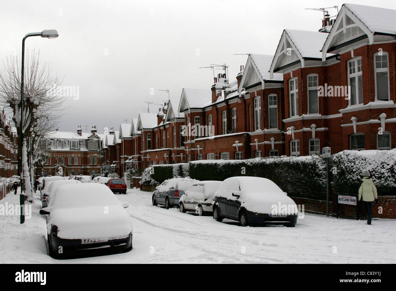 Snowy London street à Willesden Green Banque D'Images