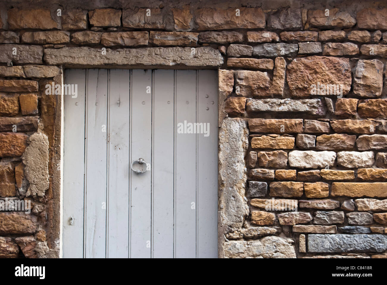 Porte Blanche avec de la pierre Banque D'Images