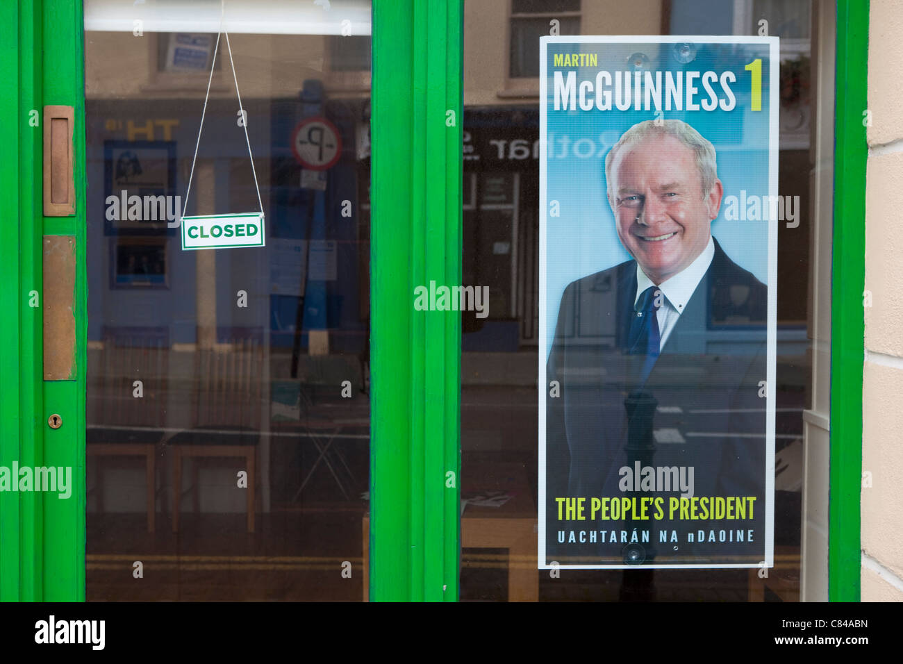 Poster du Sinn Fein candidate présidentielle Martin McGuinness dans la course pour la présidence irlandaise. Banque D'Images