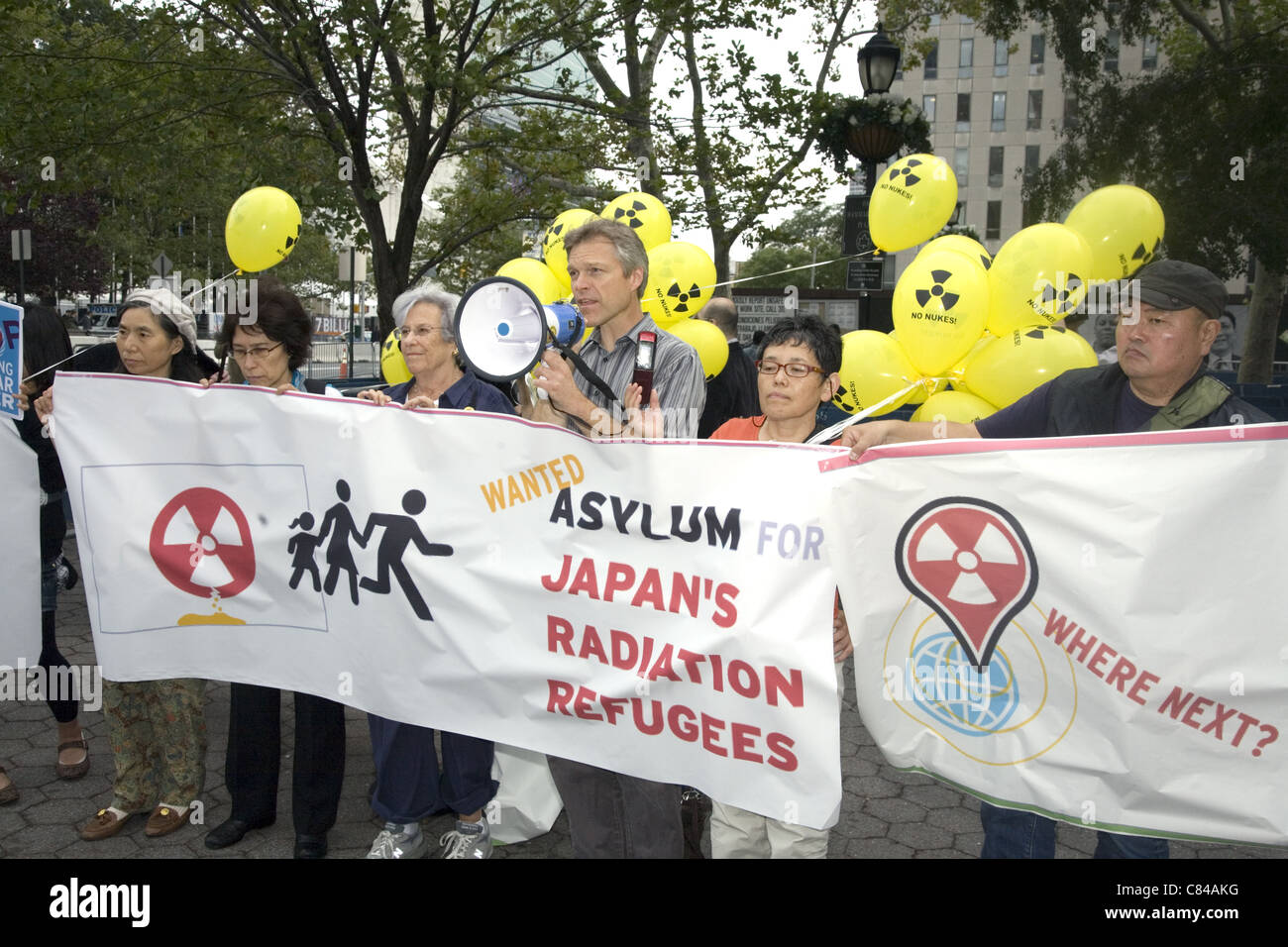 Le japonais de Fukushima avec d'autres activistes antinuke démontrer à l'extérieur de l'Organisation des Nations Unies à New York Banque D'Images