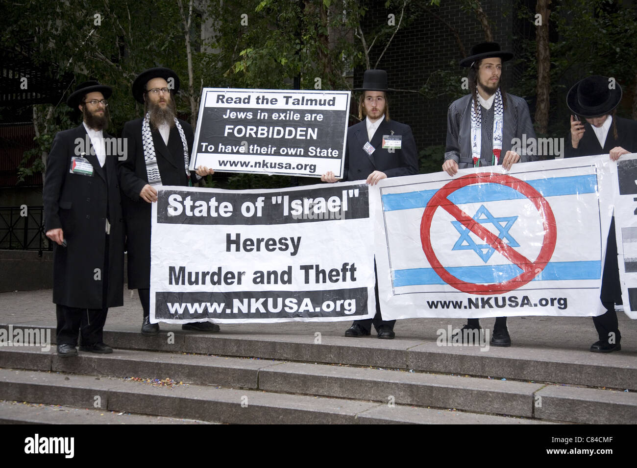 Démontrer des Rabbins Juifs ultra-orthodoxes près de l'ONU à New York pour libérer la Palestine et le démantèlement de l'état d'Israël. Banque D'Images