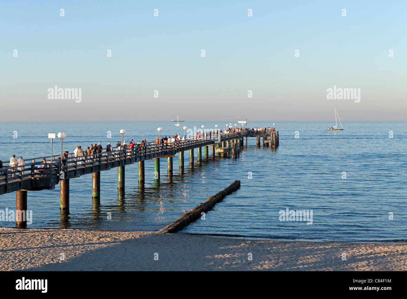 Pier, Kühlungsborn est, côte de la mer Baltique, Schleswig-Holstein, Allemagne Banque D'Images