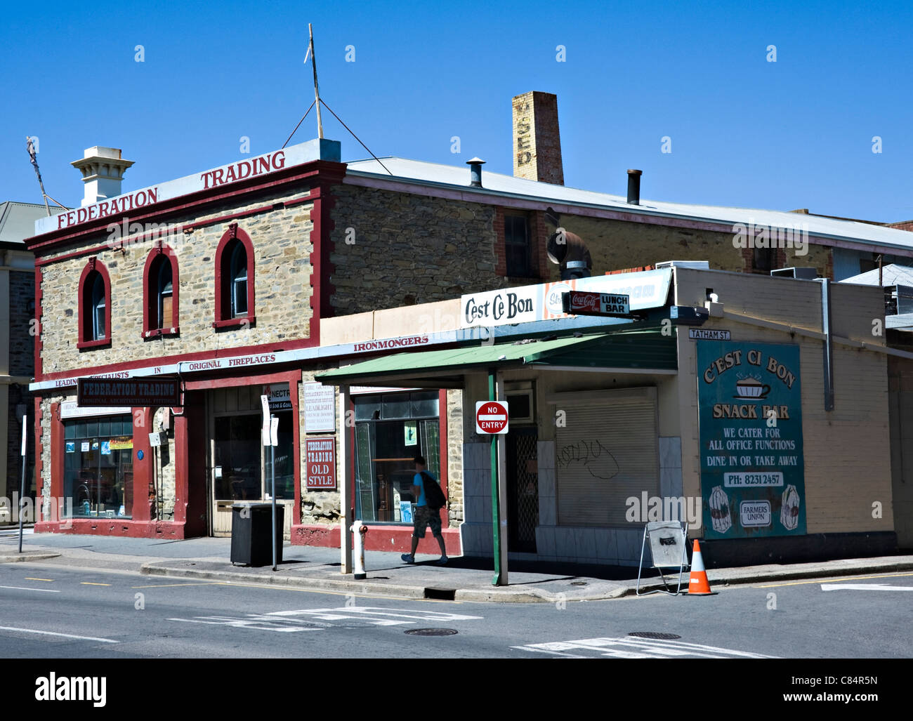 Un traditionnel forgerons Shop et snack-bar dans Waymouth Street Adelaide (Australie) Banque D'Images
