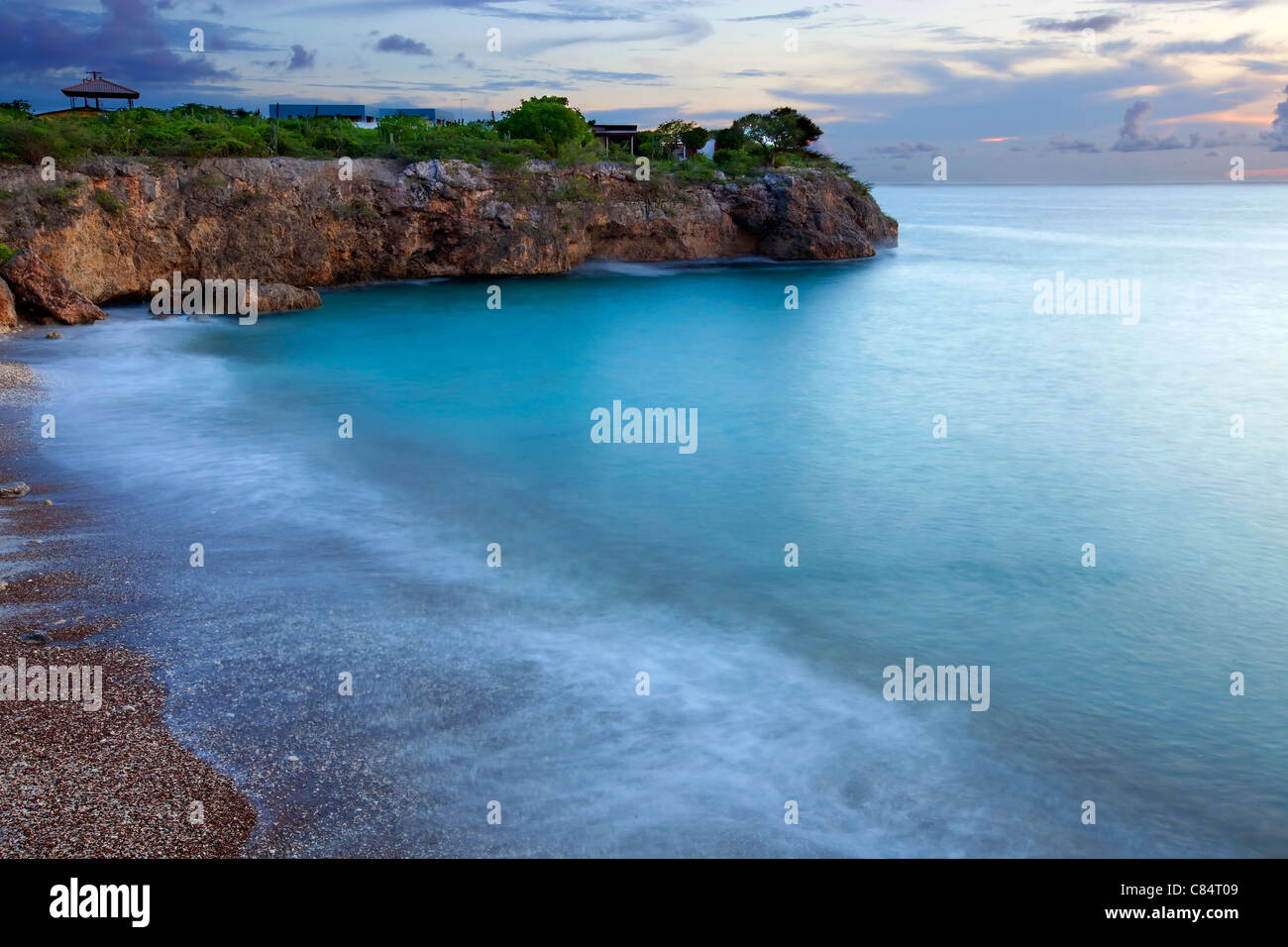 Au coucher du soleil sur la plage de Jeremi Curacao, Antilles Banque D'Images