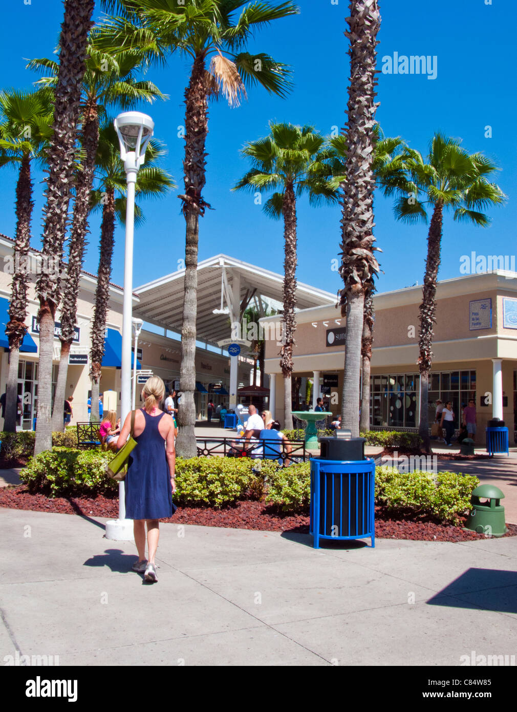 SHOPPING IN OUTLET MALL À ORLANDO EN FLORIDE Banque D'Images