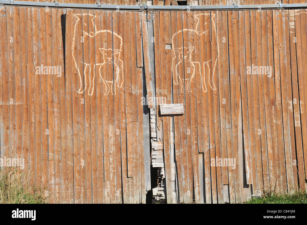 Porte de la vieille ferme, gamme Forez, Puy-de-Dôme, Auvergne, France Banque D'Images