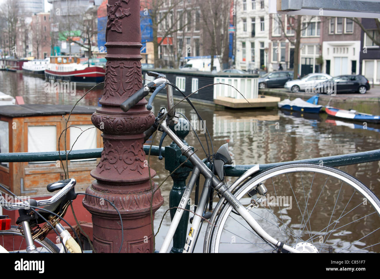 Location sur Pont sur canal en Hollande Banque D'Images