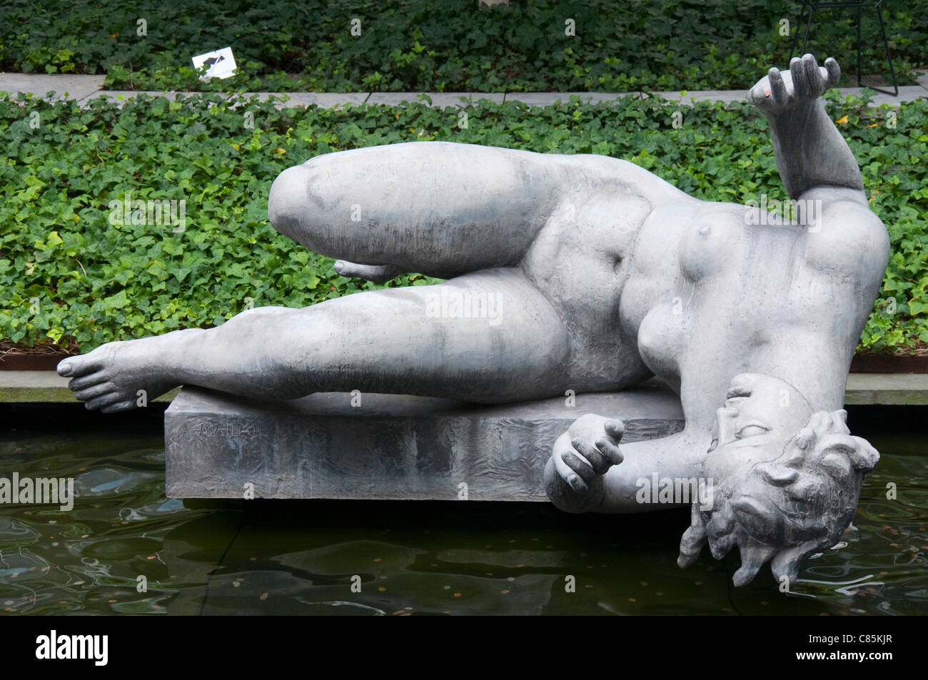 La rivière dans le jardin de sculptures du musée d'Art Moderne, New York City USA Banque D'Images