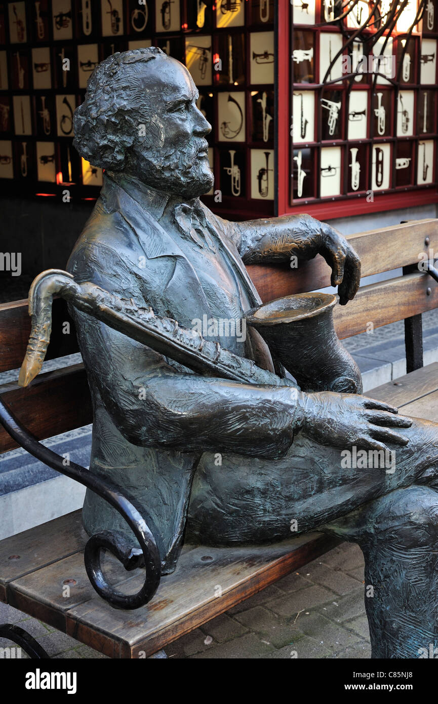 Statue d'Adolphe Sax, concepteur d'instruments de musique belge et de l'inventeur du saxophone, Dinant, Belgique Banque D'Images