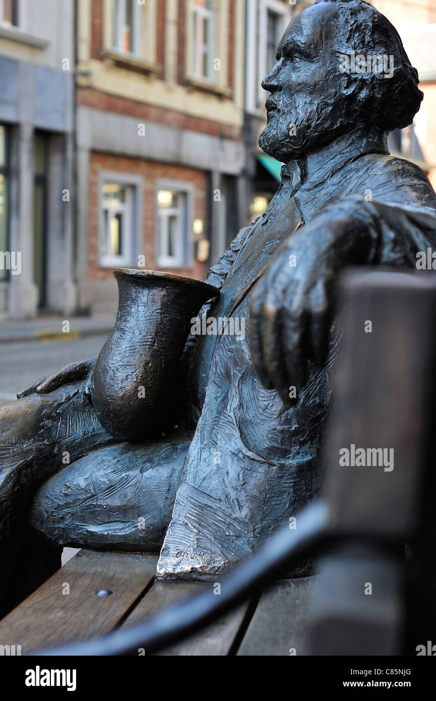 Statue d'Adolphe Sax, concepteur d'instruments de musique belge et de l'inventeur du saxophone, Dinant, Belgique Banque D'Images