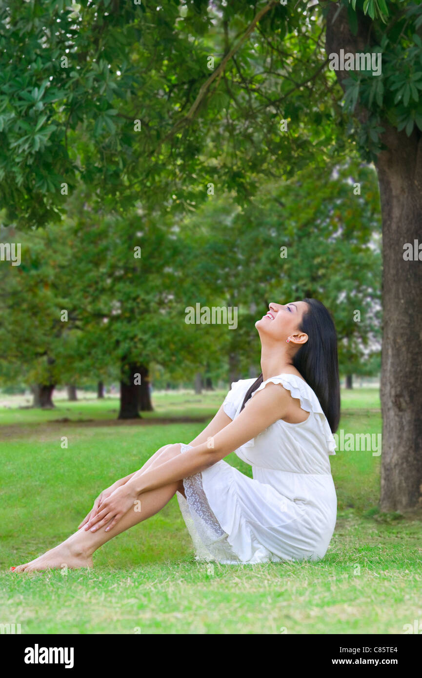 Young woman enjoying nature Banque D'Images