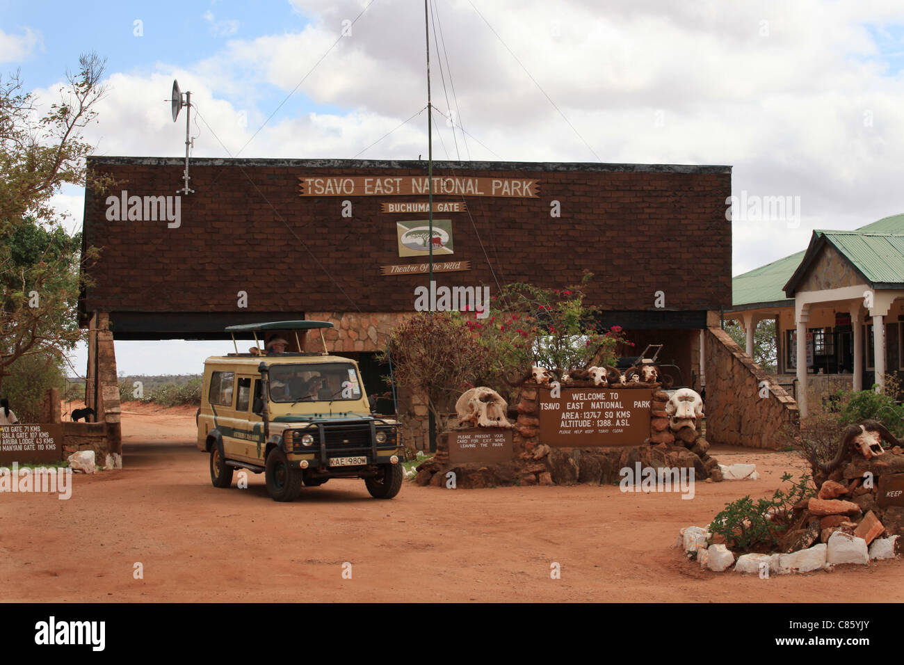 Entrée au parc national de Tsavo Est, au Kenya. Banque D'Images