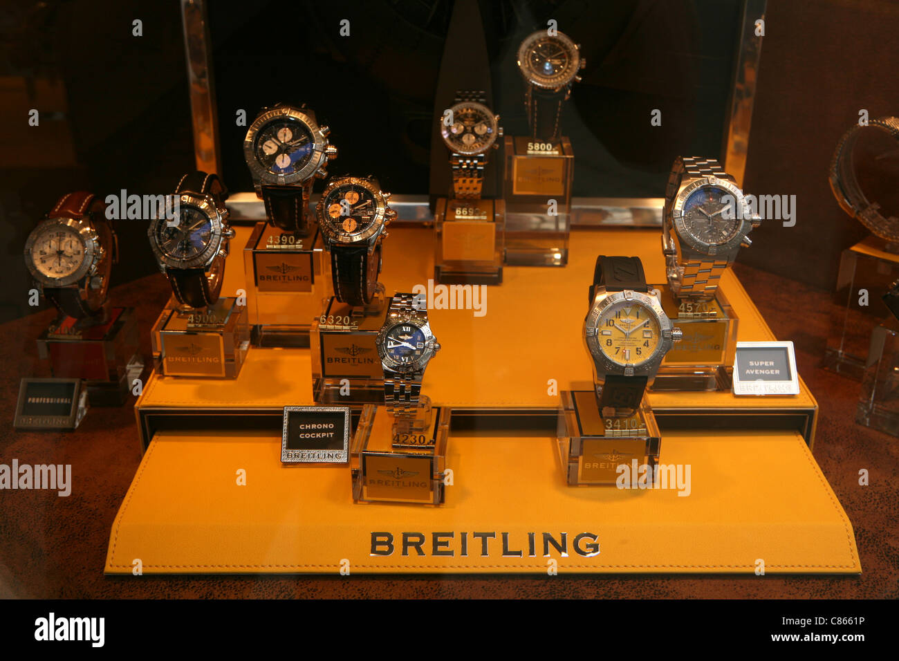 Breitling montres suisses de luxe dans une vitrine à Bâle, Suisse. Banque D'Images