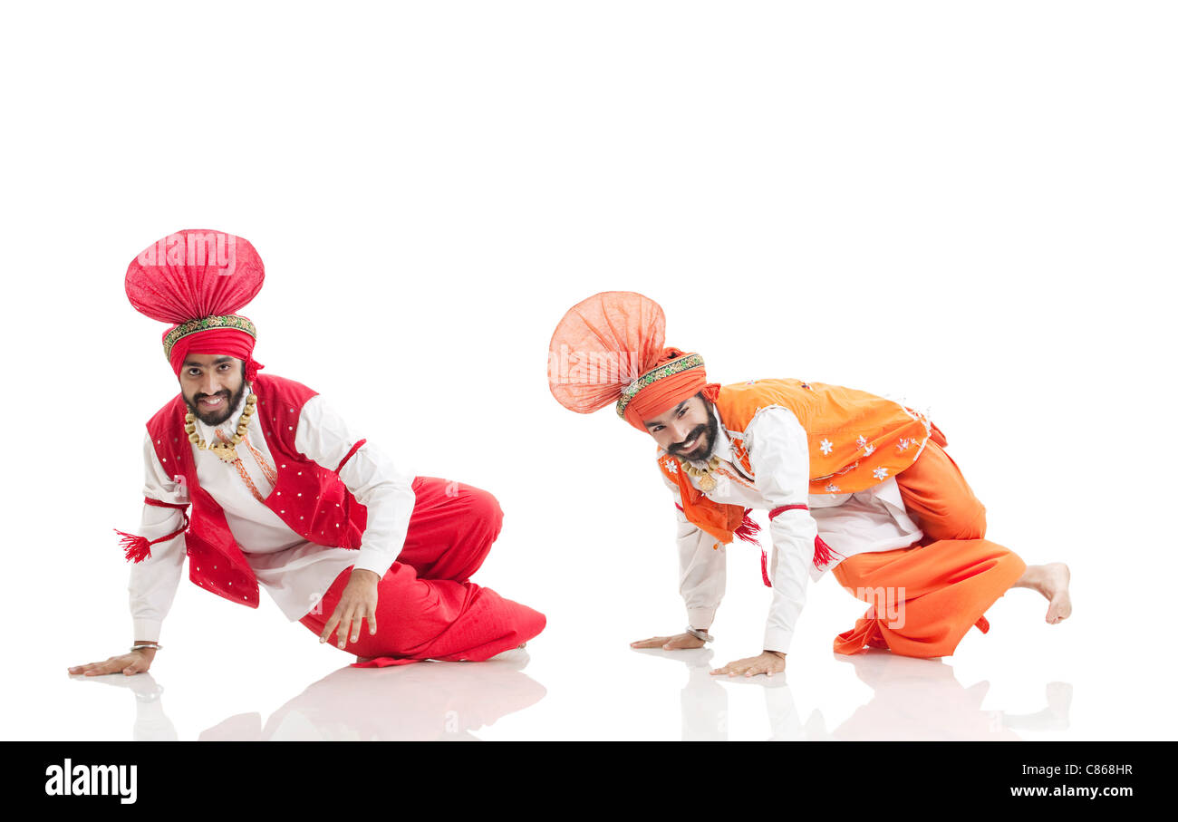 Les hommes sikhs dancing Banque D'Images
