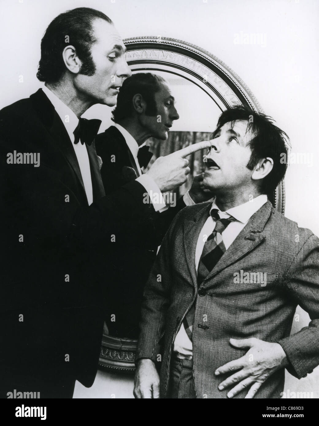 NORMAN LA SAGESSE (1915-2010) acteur comique anglais à droite Banque D'Images