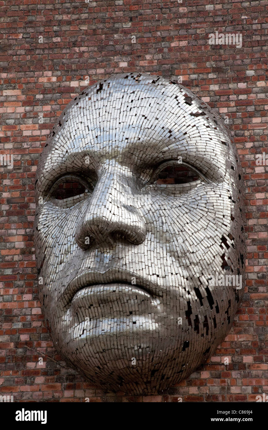 Metal face sculpture Banque de photographies et d'images à haute résolution  - Alamy