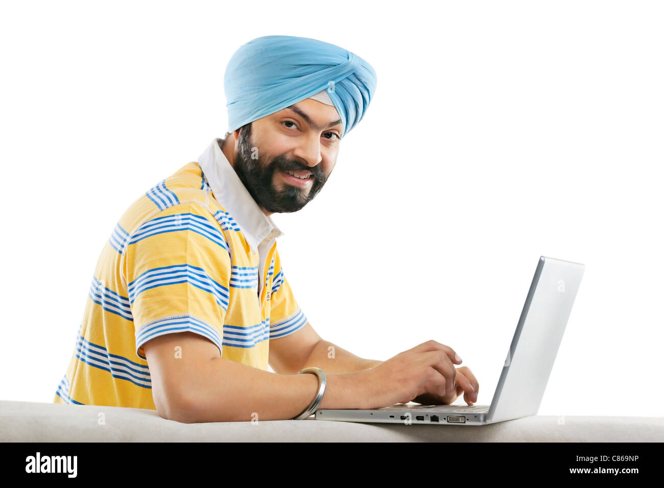 Sur un ordinateur portable de travail Sikh Banque D'Images